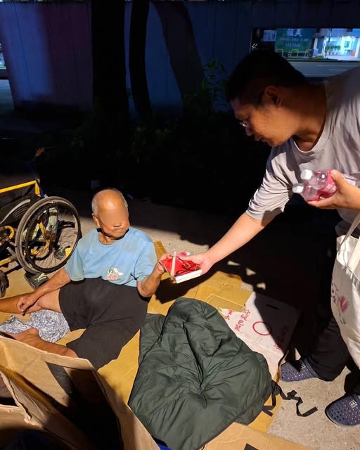 夜間街頭送餐